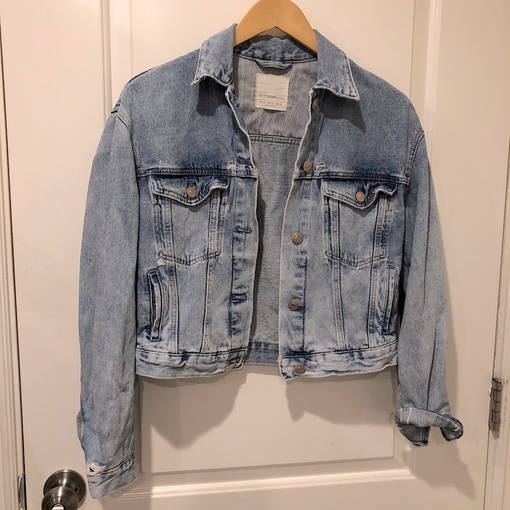 Short fitted denim jacket